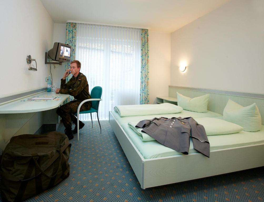 Hotel Am Markt Greding Quarto foto